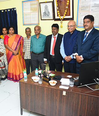 Students in a modern pharmacy lab at Pallavan Pharmacy College